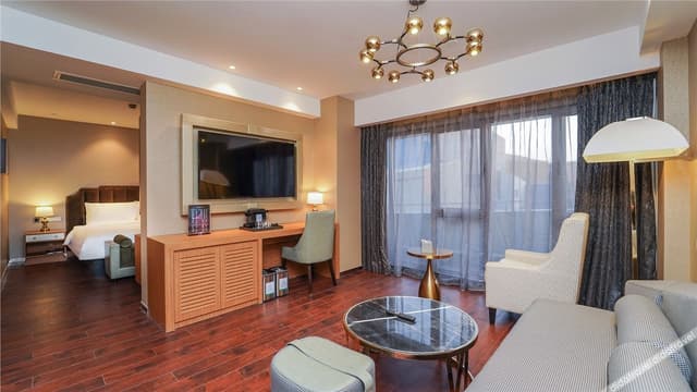 Deluxe Suite