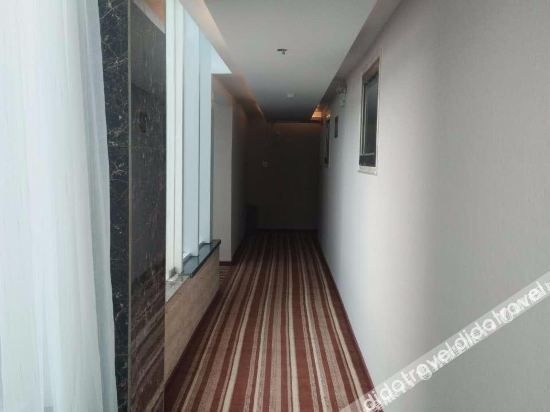 Super 8 Hotel Shungqiao store4