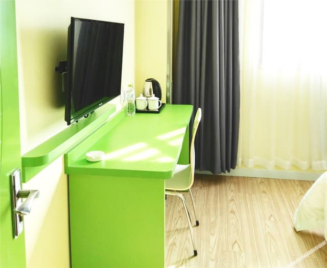 Business Standard Room