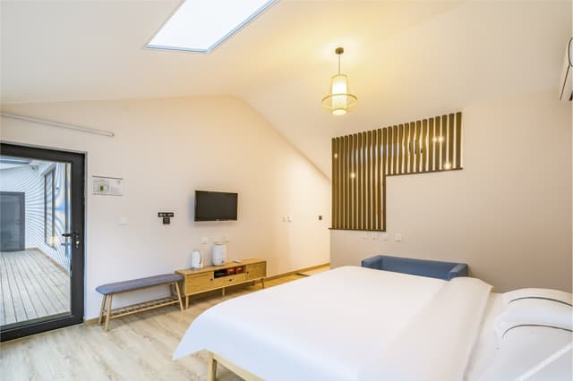 Queen Room