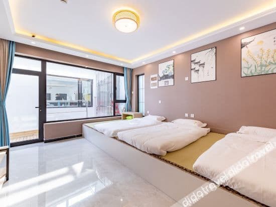 Simple Suite (2 living rooms)