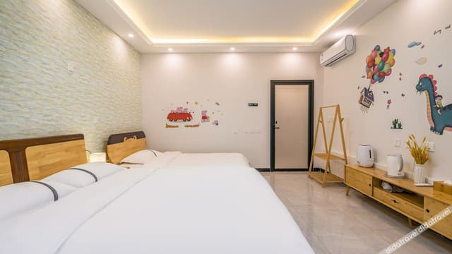 Family Friendly Suite (2 living rooms)