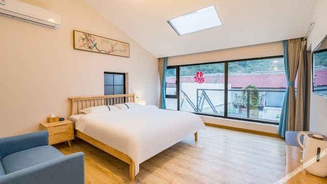 Family Friendly Suite (2 living rooms)