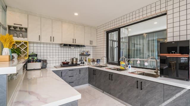 Family Friendly Suite (2 living rooms)