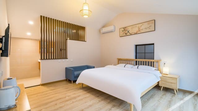 Family Friendly Suite (2 living rooms)