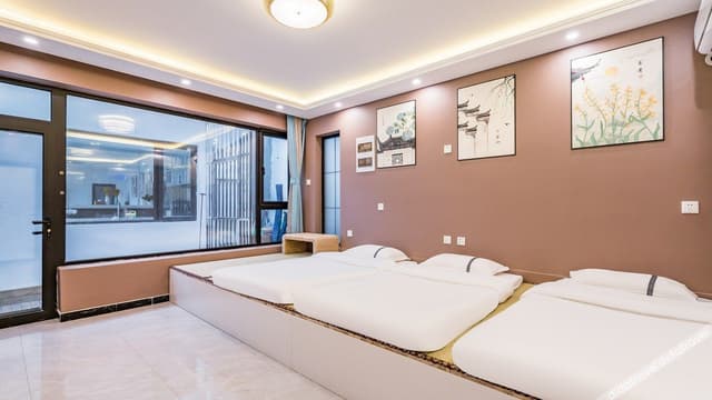 Family Friendly Suite (2 living rooms)