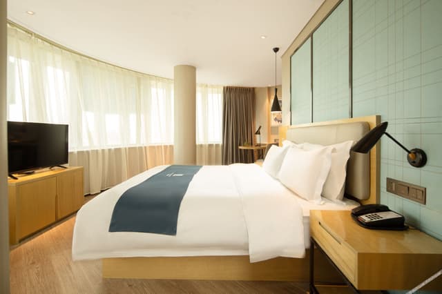Guestroom (Queen bed)