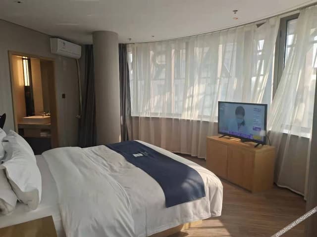 Guestroom (Queen bed)