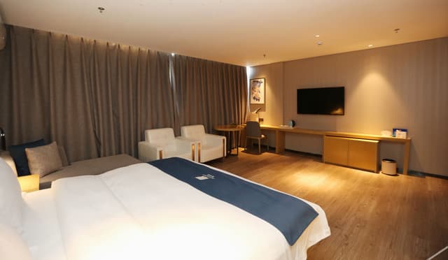 Guestroom (Queen bed)