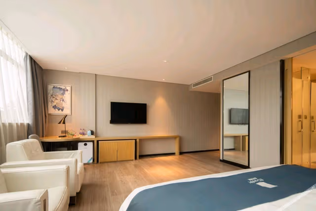Guestroom (Queen bed)