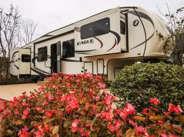Premium RV, Garden View