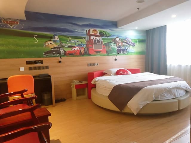 Fashionable Selected Room (Roundbed)