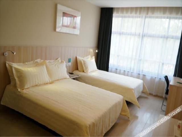 Business Standard Room B