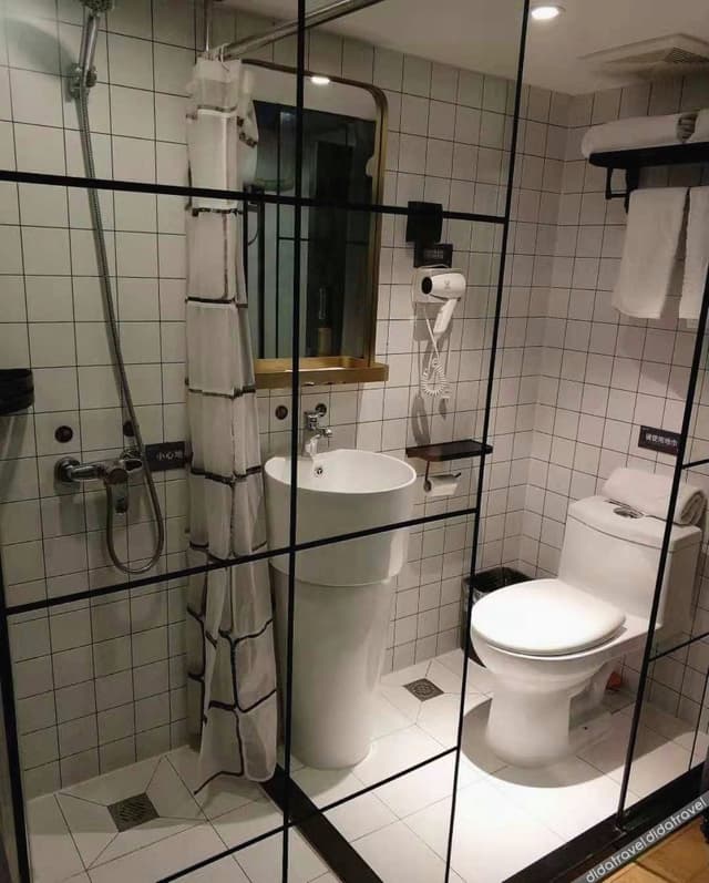 Guestroom - Street-View