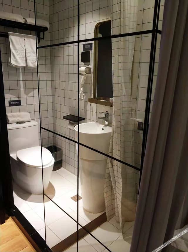 Guestroom - Street-View