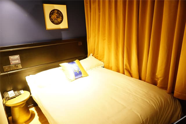 Guestroom - Street-View