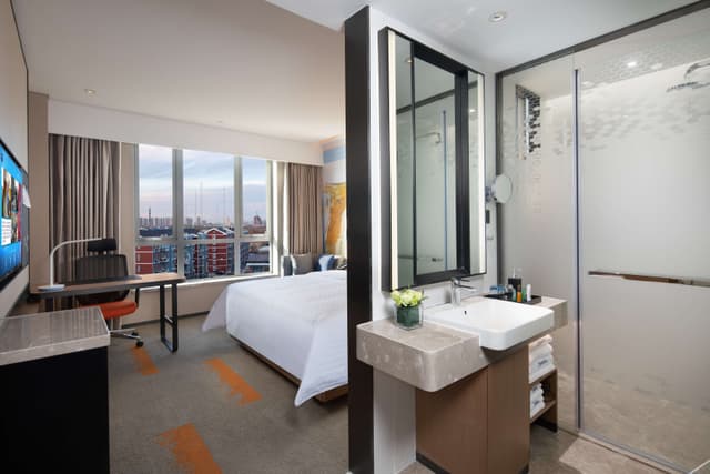Deluxe Queen Room