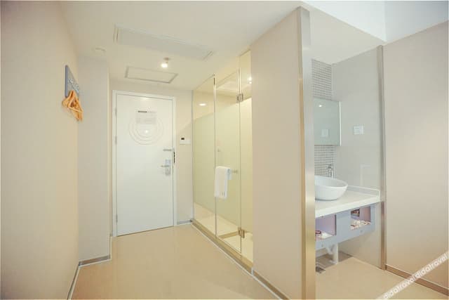 Business Standard Room