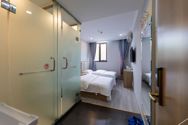 Selected Room (2 beds)
