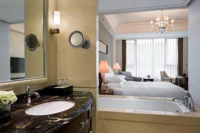 Deluxe Room, 1 King Bed