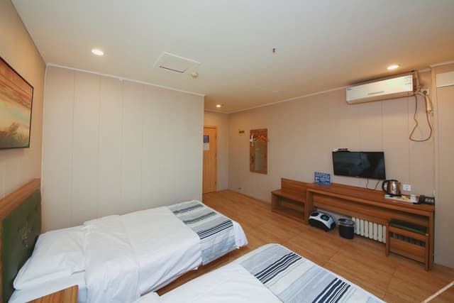 Business Standard Room