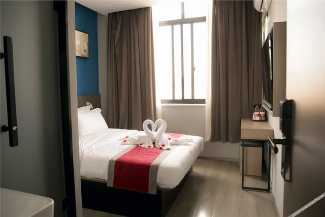 Business Queen Room