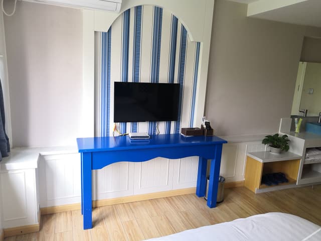 Mediterranean-Style Boutique Room