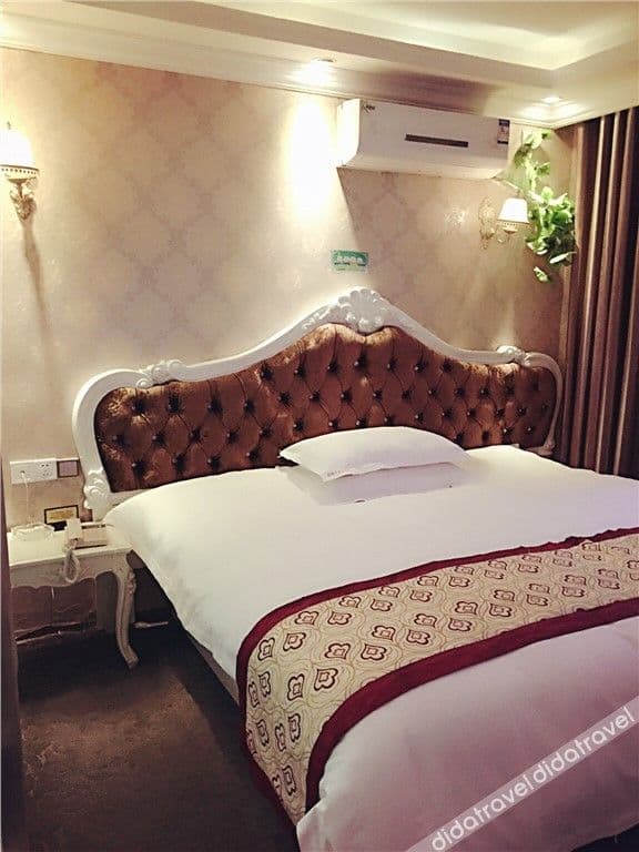 Featured Themed Room (Double Bed)