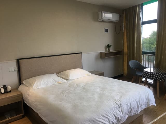 Deluxe Queen Room