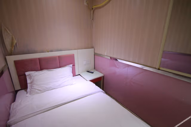 Guestroom - Single Occupancy (Shared bathroom)