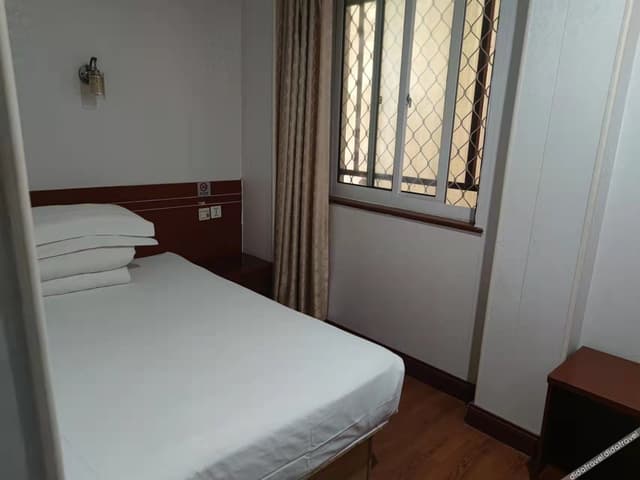 Basic Single Room (Shared Bathroom)