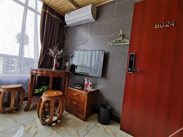 Deluxe Couples' Room