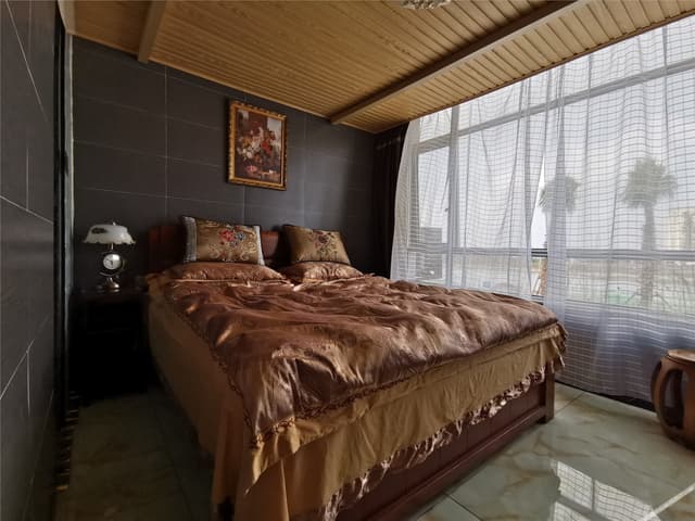 Deluxe Couples' Room