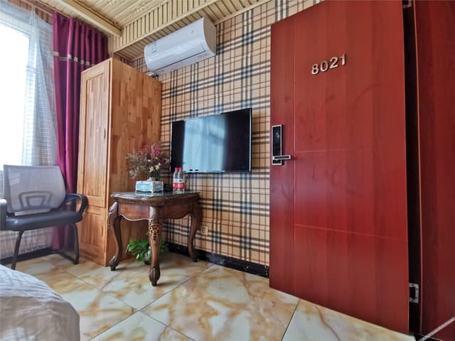Deluxe Couples' Room