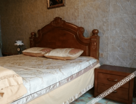 Deluxe Couples' Room