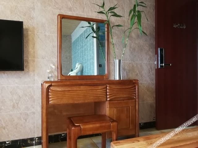 Deluxe Family Business Room