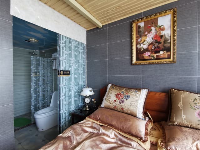 Deluxe Couples' Room