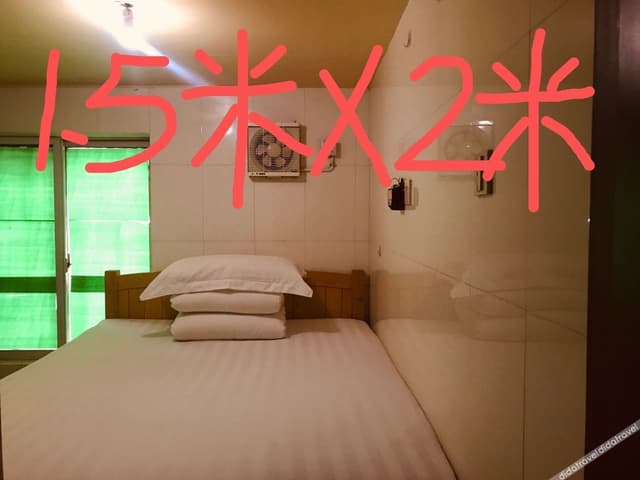 Guestroom - Single Occupancy (Shared Bathroom)