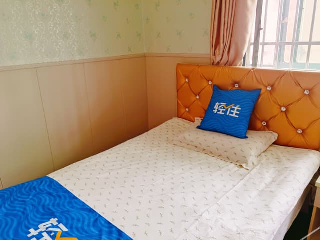 Business Room (2 Beds)