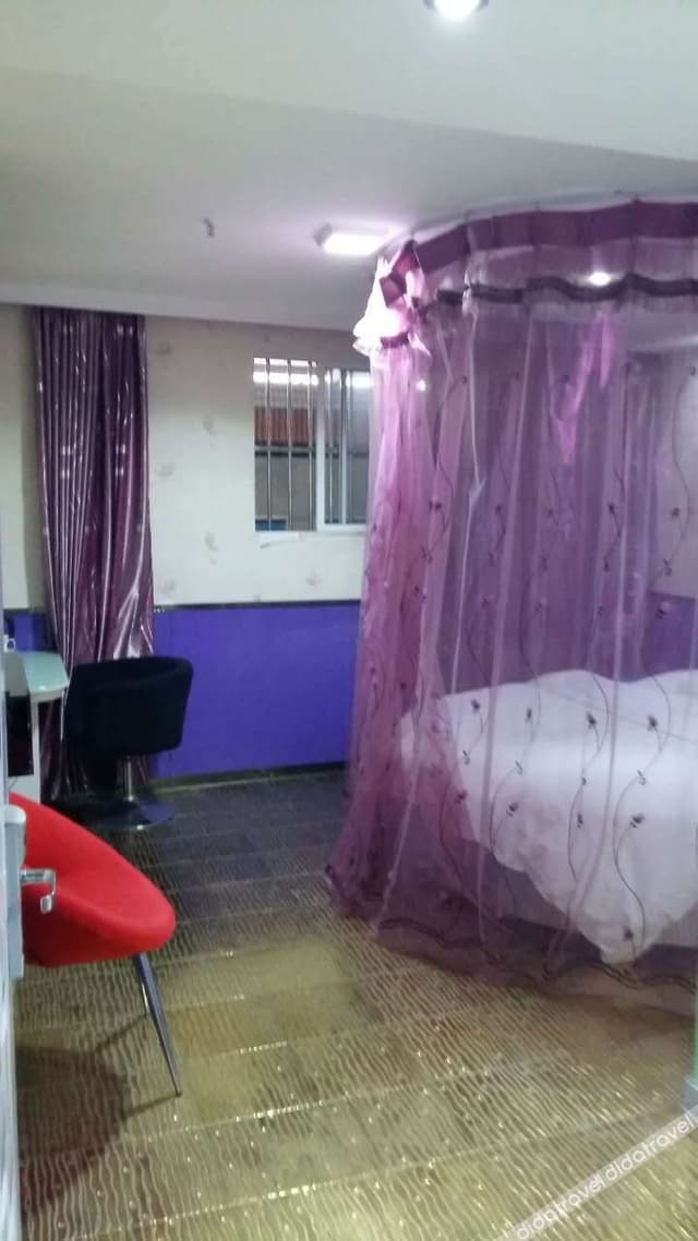 Deluxe Round Bed Room