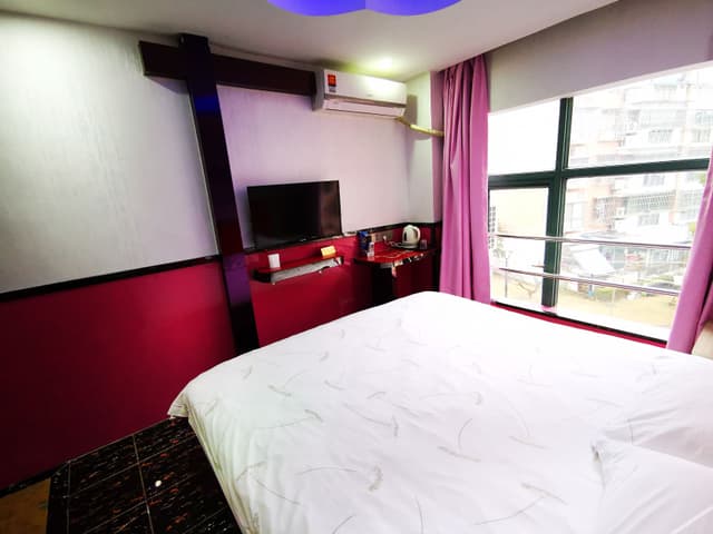 Deluxe Queen Room