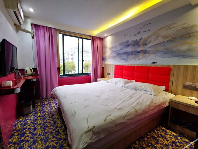 Deluxe Queen Room