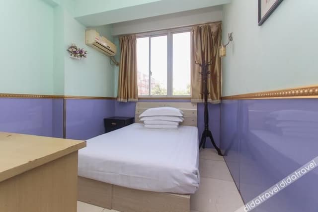 Basic Single Room (Shared Bathroom)