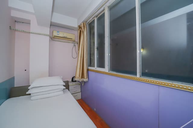 Basic Single Room (Shared Bathroom)