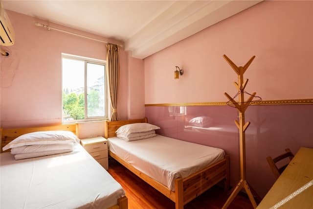 Cozy Room (2 Beds)