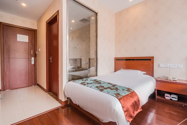 Sunshine Standard Room