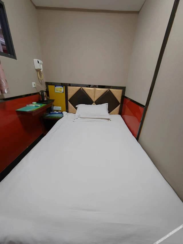 Budget Room