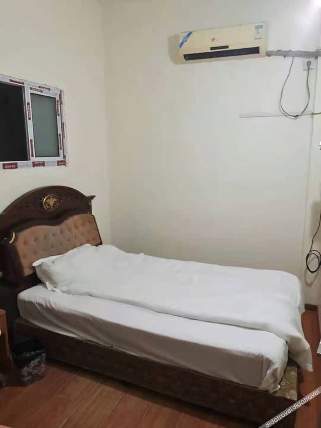 Guestroom - Single Occupancy (Shared Bathroom)