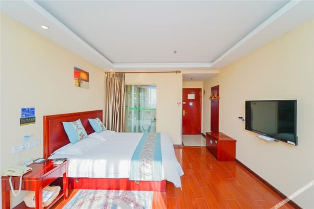 Deluxe Queen Room
