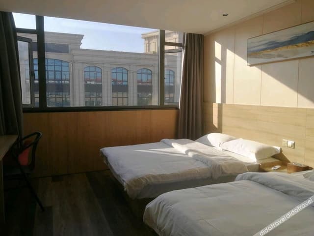 Sunshine Family Friendly Room